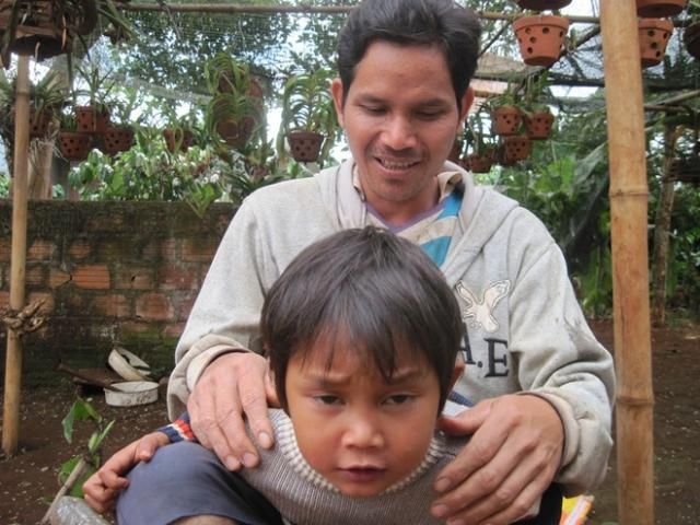 Ngôi làng kỳ lạ đặt tên con là Messi, Yang Dong Gun