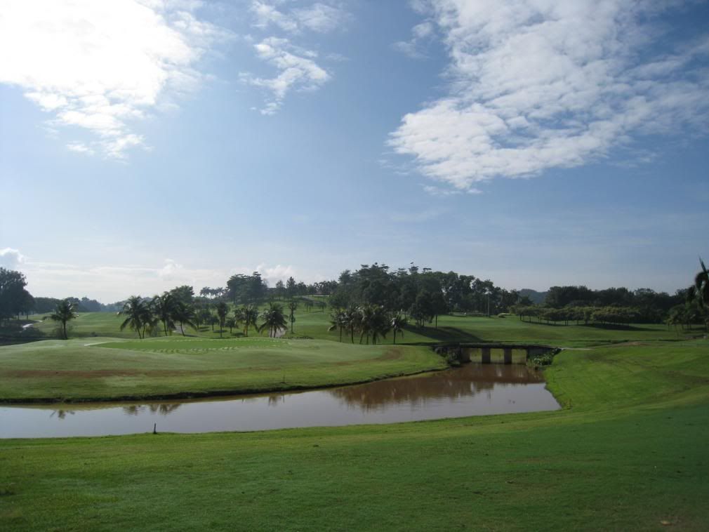 http://i275.photobucket.com/albums/jj282/gilagolf/nilai%20springs/IMG_0845.jpg