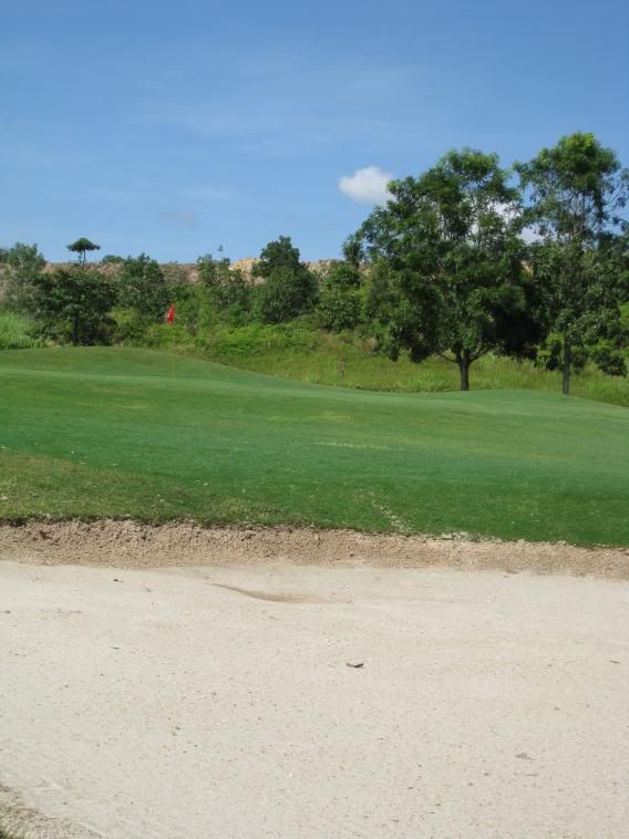 http://i275.photobucket.com/albums/jj282/gilagolf/nilai%20springs/IMG_0847.jpg