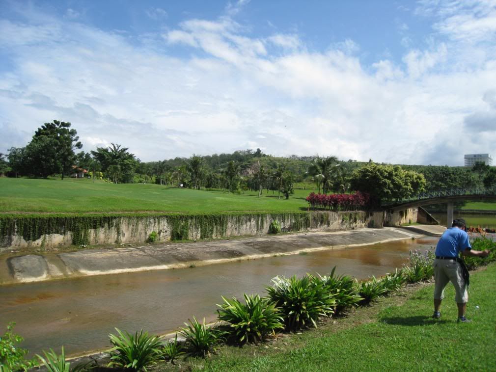 http://i275.photobucket.com/albums/jj282/gilagolf/nilai%20springs/IMG_0854.jpg