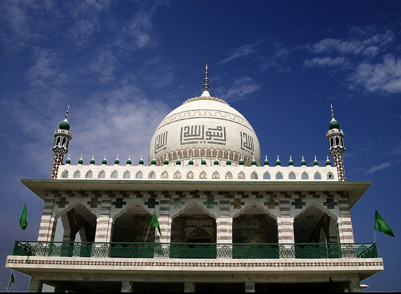 IMAGE: http://i275.photobucket.com/albums/jj289/lota420/IMG_2430copy.jpg