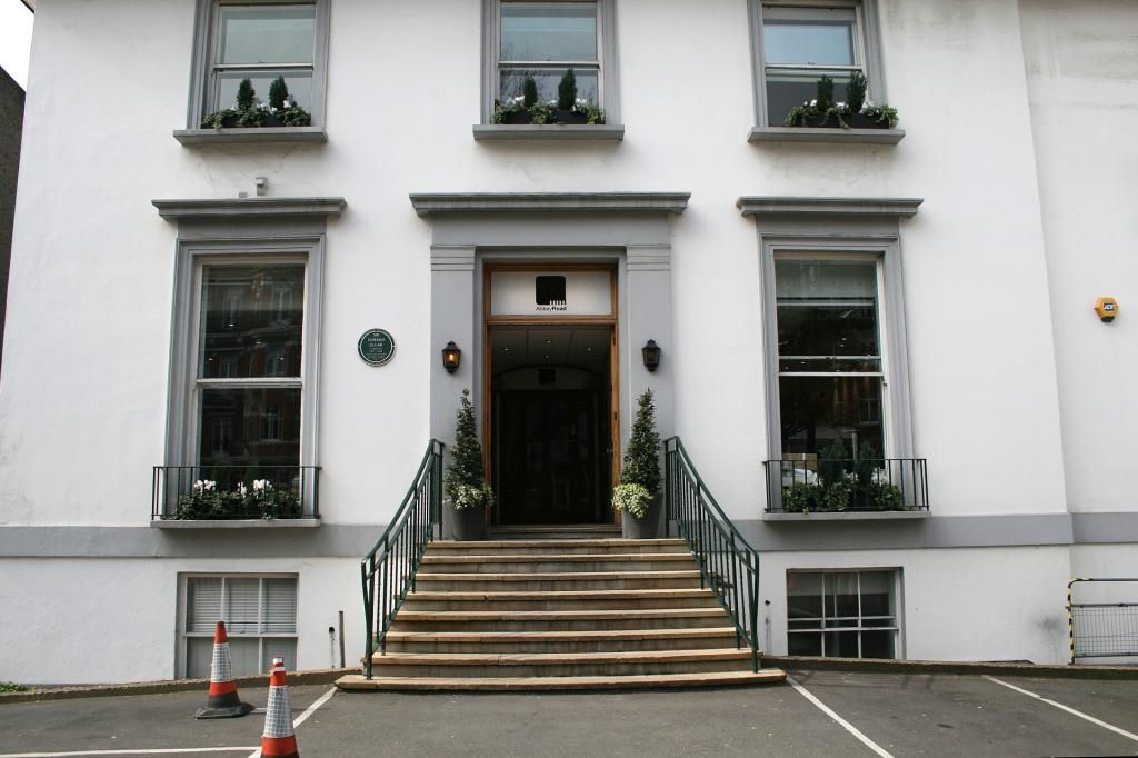 1920px-Abbey_Rd_Studios.jpg