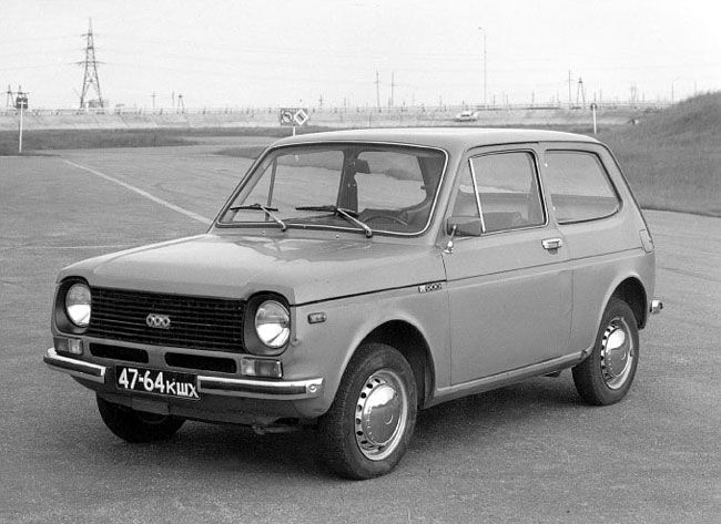 black-white-old-russian-car.jpg