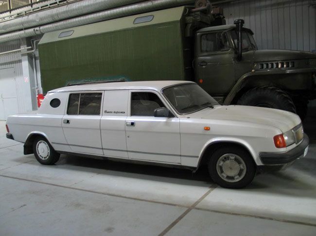 old-time-russian-expensive-car.jpg