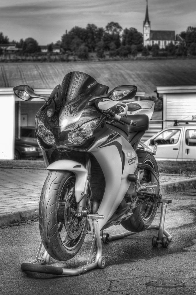 IMAGE: http://i275.photobucket.com/albums/jj298/Kawa-Rimol/Fireblade15-1_zpsd37e1d7a.jpg