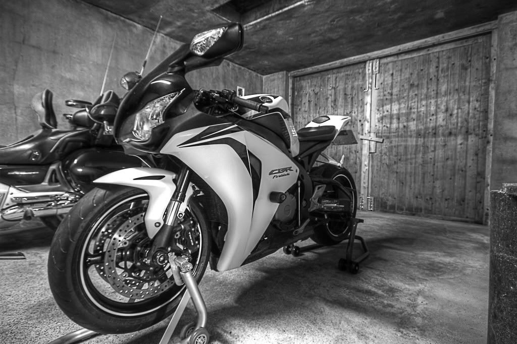 IMAGE: http://i275.photobucket.com/albums/jj298/Kawa-Rimol/Fireblade9-1.jpg