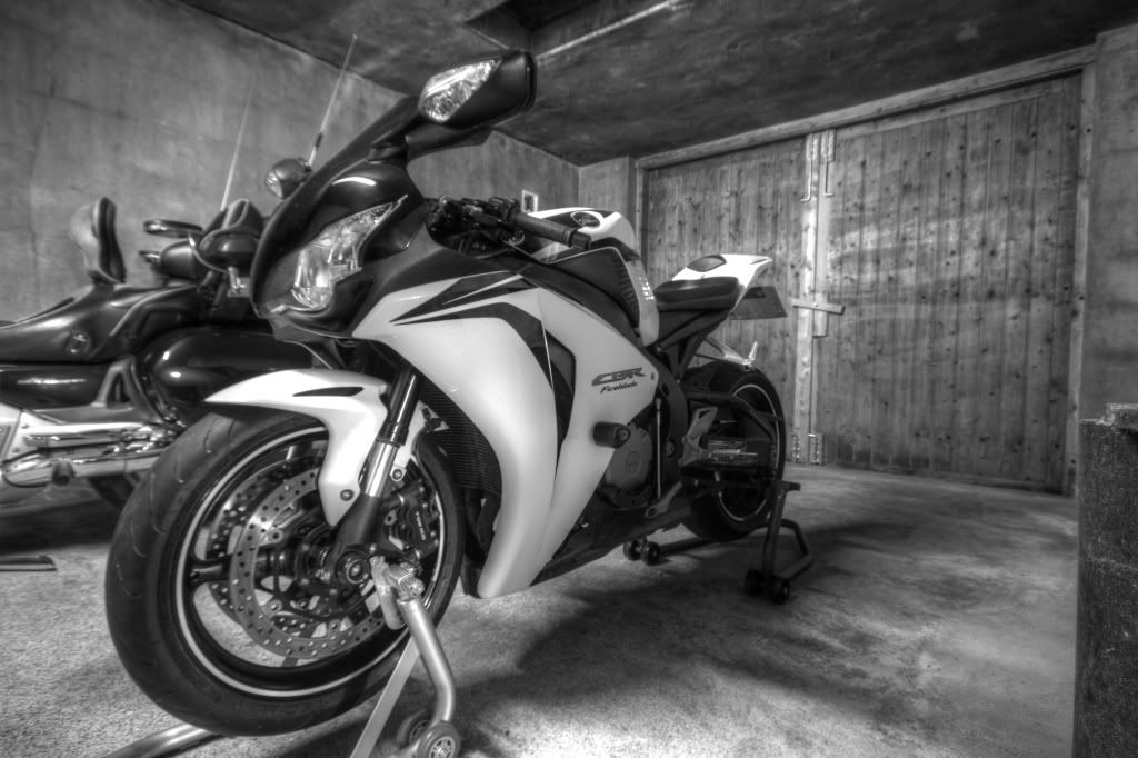 IMAGE: http://i275.photobucket.com/albums/jj298/Kawa-Rimol/Fireblade9.jpg