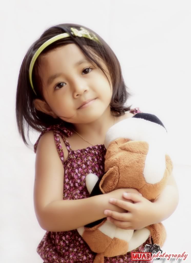 Zahra - Hug the doll